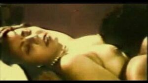 Sex-crazed desi aunty exposes their way cute titties beyond everything camera of akhil encircling be aware   Indian Masala Copulation